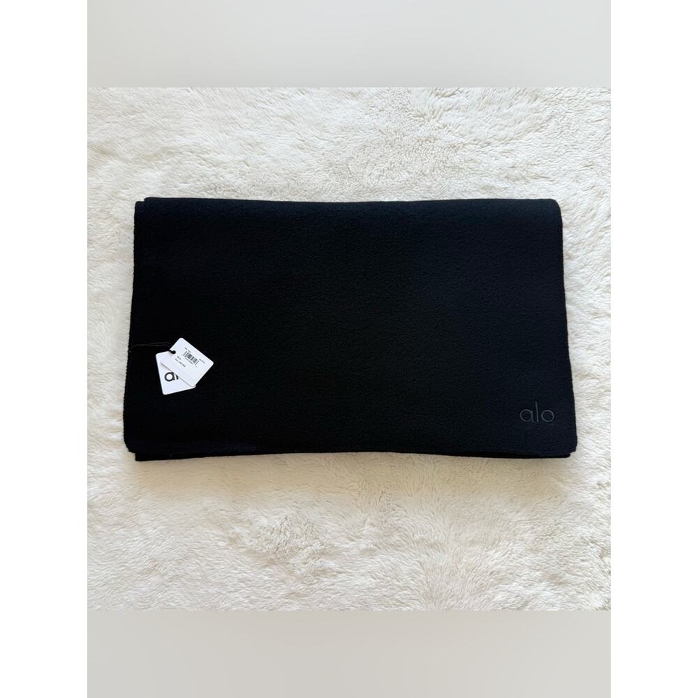 NWT!!! ALO Yoga women wool unisex scarf Retail 180$